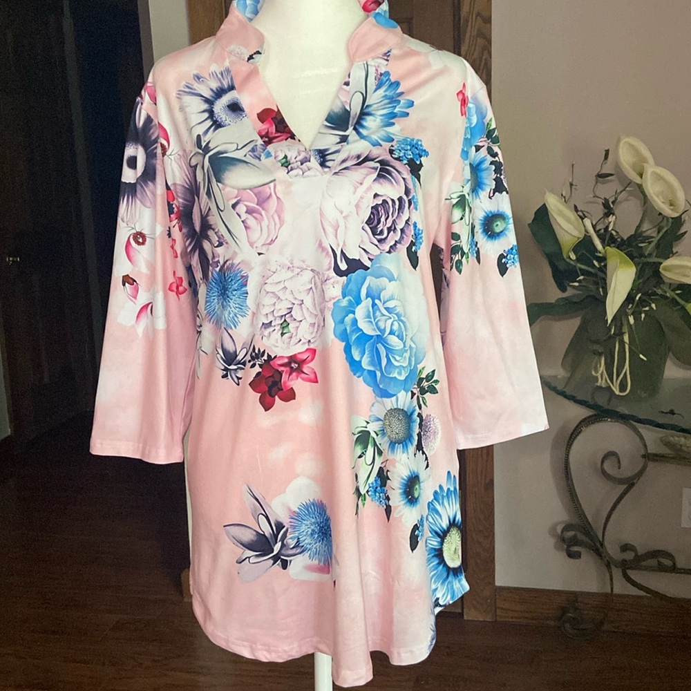 NWT size medium long sleeved blouse by Ceasikery. Perfect condition